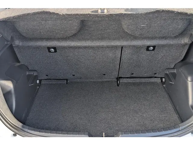 Toyota Yaris 1.5 VVT-i Design Red 2020 Benzine 8