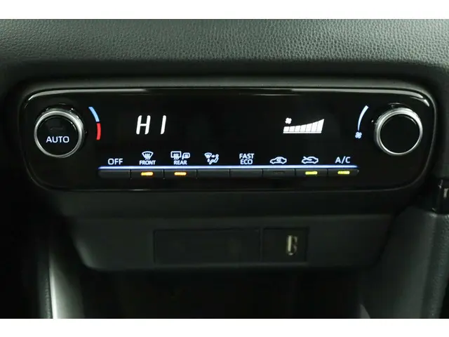 Toyota Yaris 1.5 Hybrid Dynamic 2022 Hybride Benzine 6