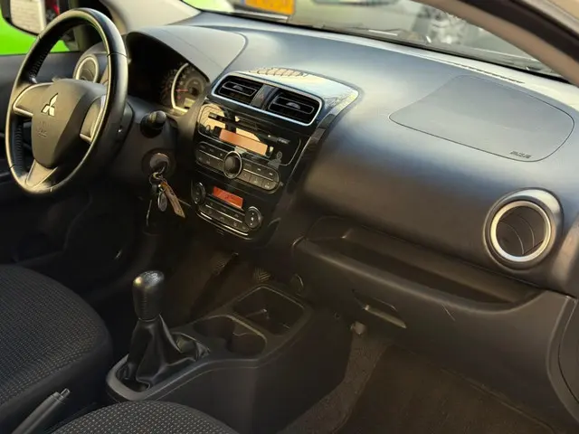 Mitsubishi Space Star 1.0 Bright 2015 Benzine 20