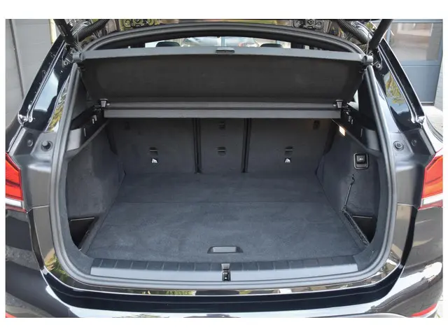 BMW X1 sDrive20i High Executive 2020 Benzine 28