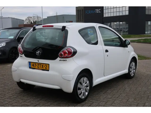 Toyota Aygo 1.0 VVT-i Access 2013 Benzine 8
