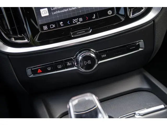 Volvo S60 2.0 B4 Ultimate Dark 2023 Benzine 36