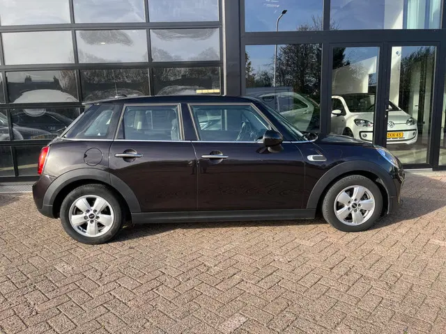 MINI Cooper Mini 1.5 Business, Navi, Airco,Btw 2015 Benzine 4