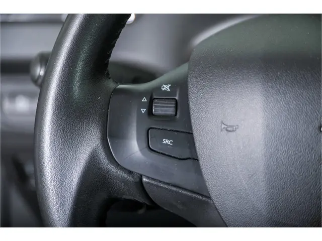 Peugeot 208 1.2 PureTech Signature 2019 Benzine 24