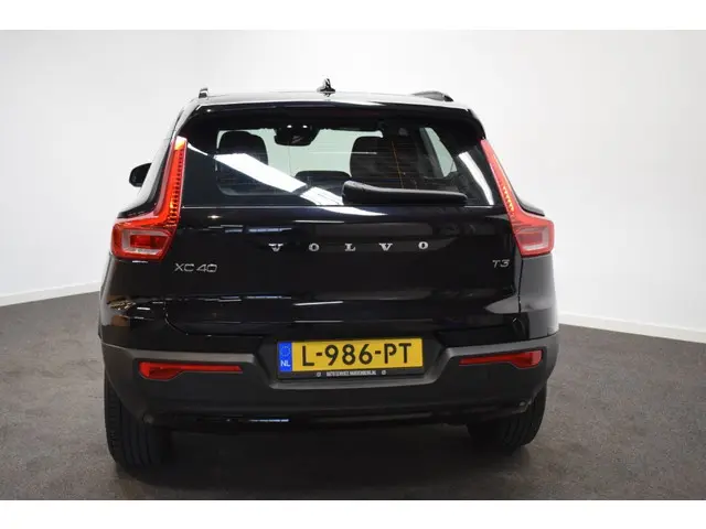 Volvo XC40 T3 163pk AUT8 R-Design/ 2020 Benzine 30