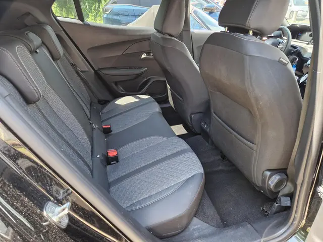 Peugeot 2008 1.2 Hybrid 136 Allure 2024 Hybride Benzine 10