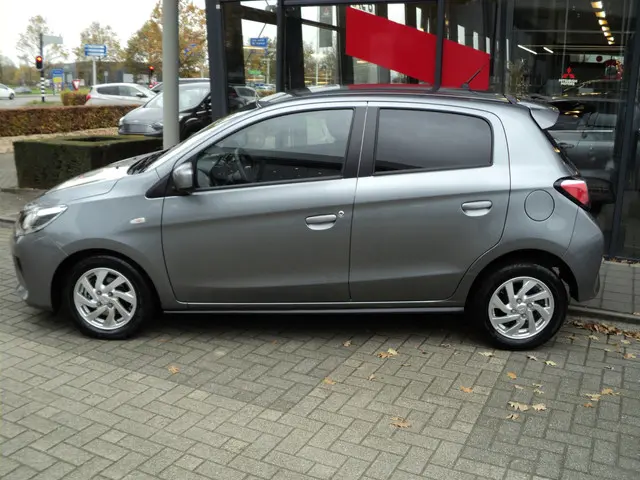 Mitsubishi Space Star 1.2 Intense 2022 Benzine 6