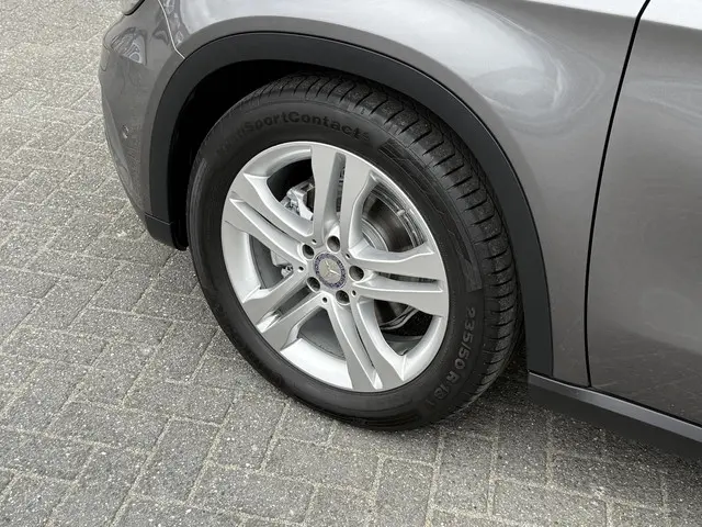 Mercedes-Benz GLA 180 2015 Benzine 12