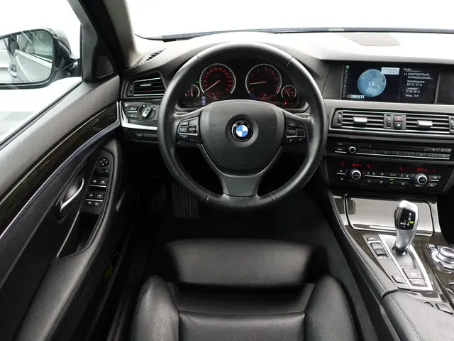 BMW 5 Serie 528i High Executive+ Aut- 2012 Benzine 6