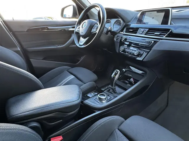 BMW X1 sDrive20i Executive 2018 Benzine 15