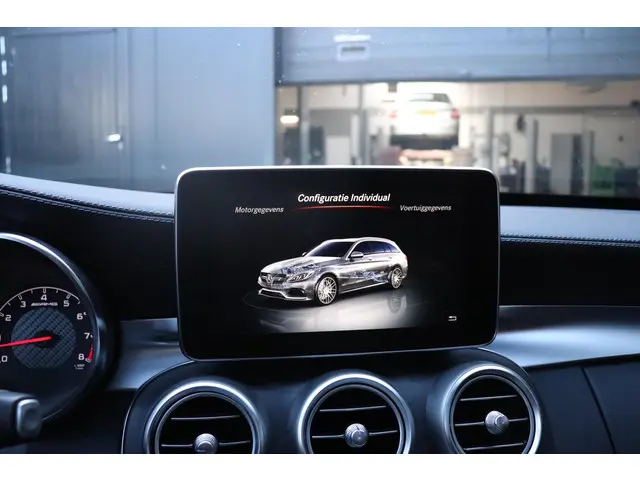 Mercedes-Benz C-Klasse Estate AMG 63 2018 Benzine 12