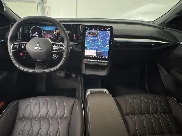 Mitsubishi Eclipse Cross Instyle 87 kWh 2025 Elektrisch 3