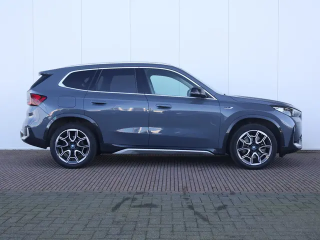 BMW X1 xDrive30e 2022 Hybride Benzine 8