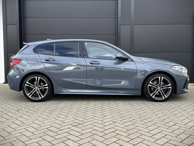 BMW 1 Serie 118i High Executive Edition 2020 Benzine 9