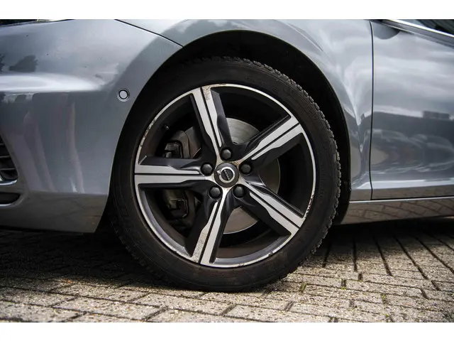 Volvo V40 1.5 T3 Polar+ Sport 2019 Benzine 34