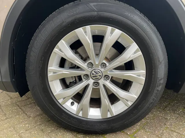 Volkswagen Tiguan 1.4 TSI Connected Series 2017 Benzine 16