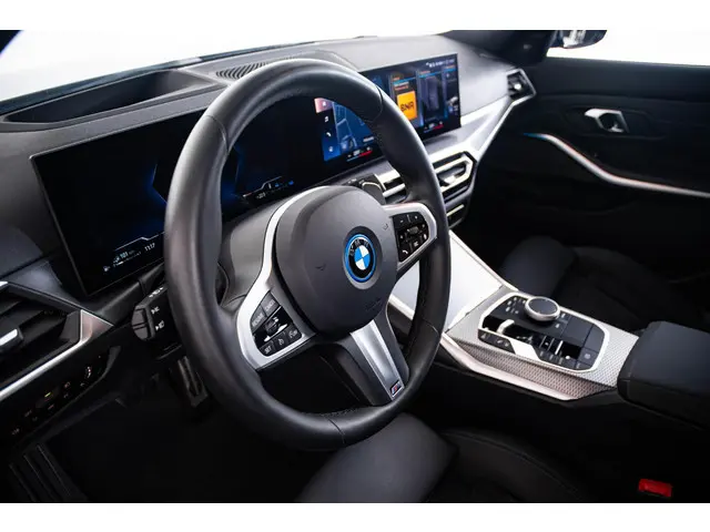 BMW 3 Serie Touring 330e 2024 Hybride Benzine 50