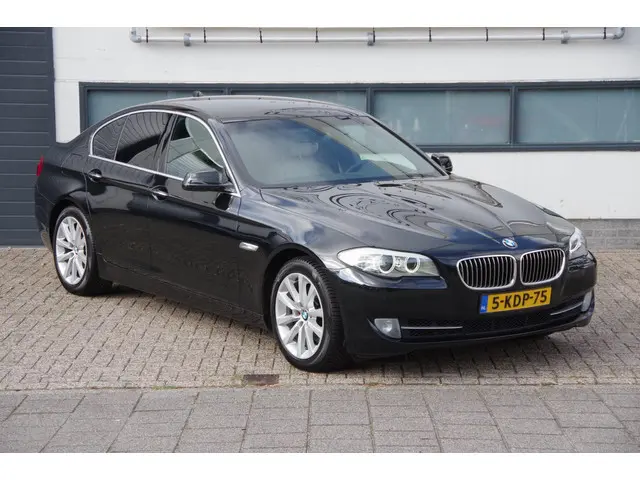 BMW 5 Serie 520i Upgrade Edition 2013 Benzine 26