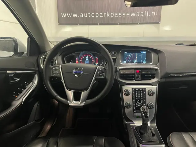 Volvo V40 Cross Country 2.0 D2 Summum 2016 Diesel 14