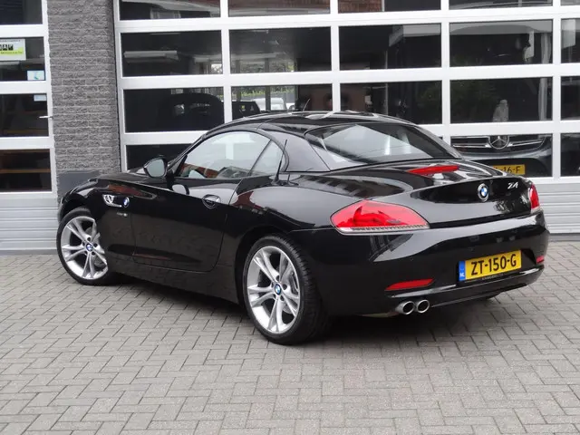 BMW Z4 Roadster SDrive18i High Executive 2015 Benzine 8