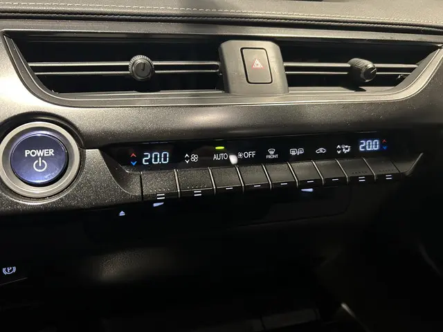 Lexus UX 250h Preference Line 2022 Hybride Benzine 13