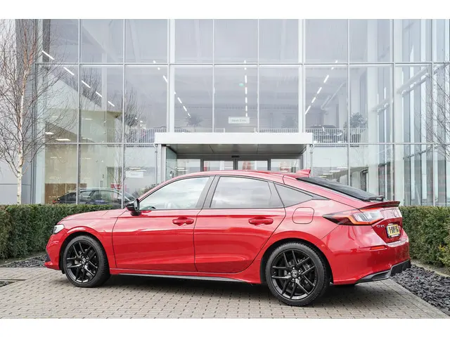 Honda Civic 2.0i e:HEV SPORT 2023 Hybride Benzine 32