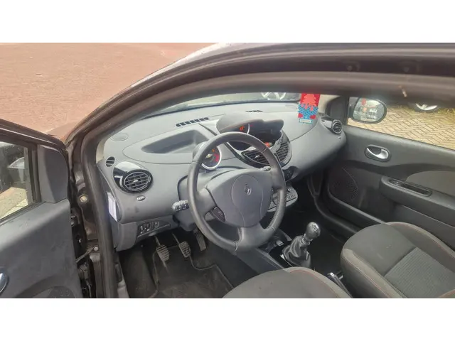 Renault Twingo 1.2 16V Dynamique 151672 Km. 2012 Benzine 6