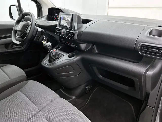 Peugeot Partner 1.5 BlueHDi 100 S&S L2 2023 Diesel 22