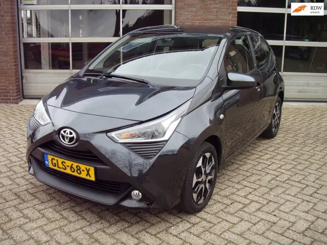 Toyota Aygo 1.0 VVT-i x-play 2020 Benzine 1