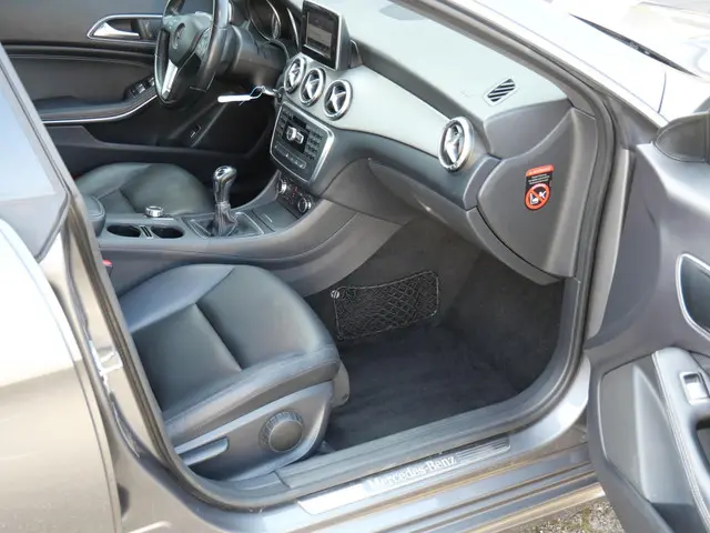 Mercedes-Benz CLA 200 Leder Xenon Pdc Led 2013 Benzine 6