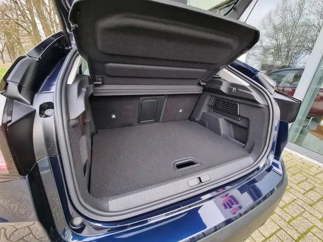 Citroën C4 1.2 Hybrid 145pk Max 2025 Hybride Benzine 25