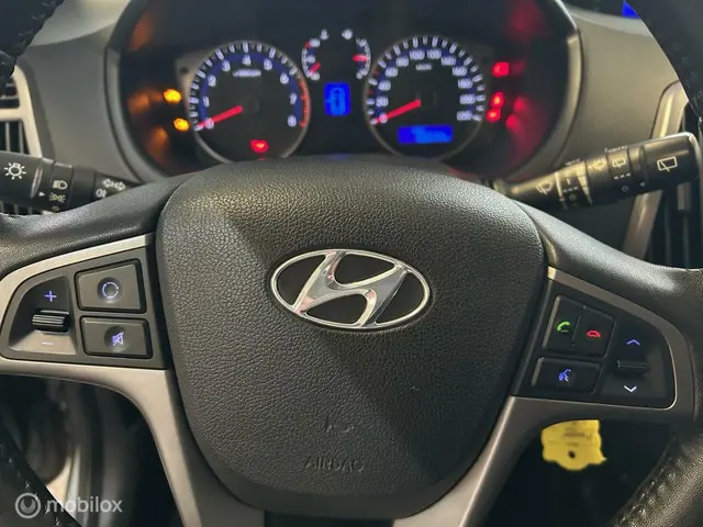 Hyundai i20 1.2 HP i-Motion Comfort Trekhaak 2015 Benzine 8