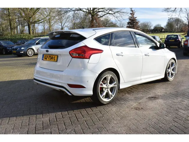 Ford Focus 1.5 Titanium Edition 2015 Benzine 4