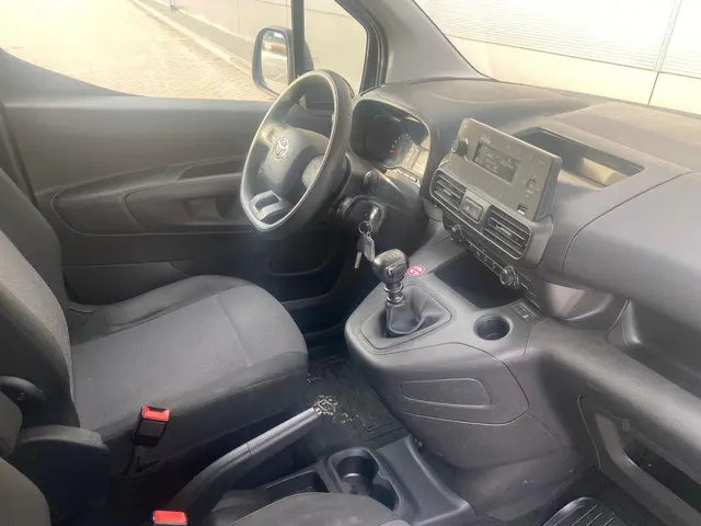 Toyota ProAce CITY 1.5 D-4D Cool 2022 Diesel 8