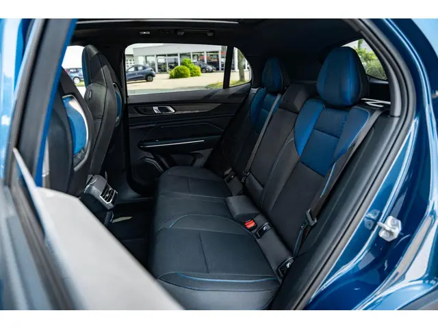 Lynk & Co 01 1.5 2024 Hybride Benzine 14