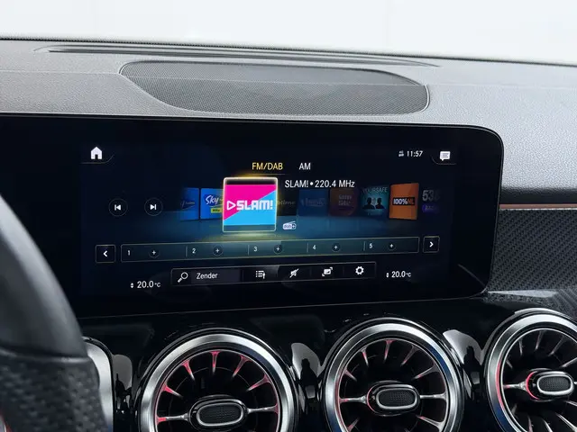 Mercedes-Benz GLB 200 AMG line 2022 Benzine 33