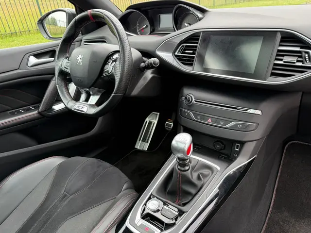 Peugeot 308 1.6 e-THP GTi 250 2015 Benzine 12