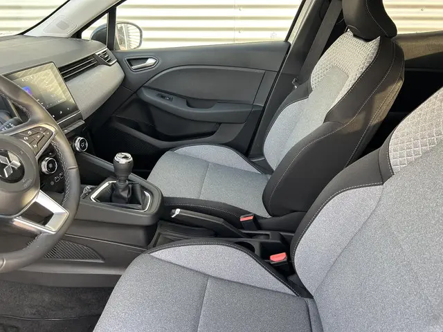 Mitsubishi Colt 1.0T MT Intense 2024 Benzine 5