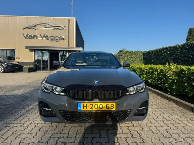 BMW 3 Serie 330i High Executive 2018 Benzine 12