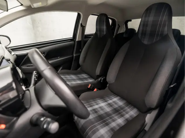 Peugeot 108 1.0 e-VTi Allure 2020 Benzine 13