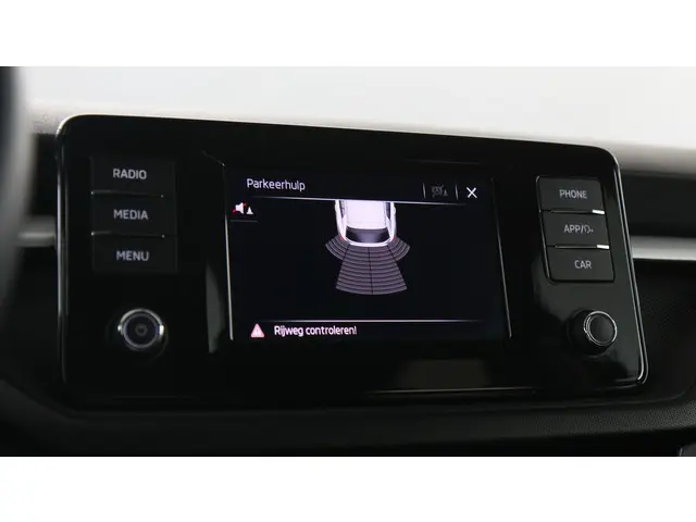 Škoda Fabia 1.0 MPI 80pk Ambition 2023 Benzine 26