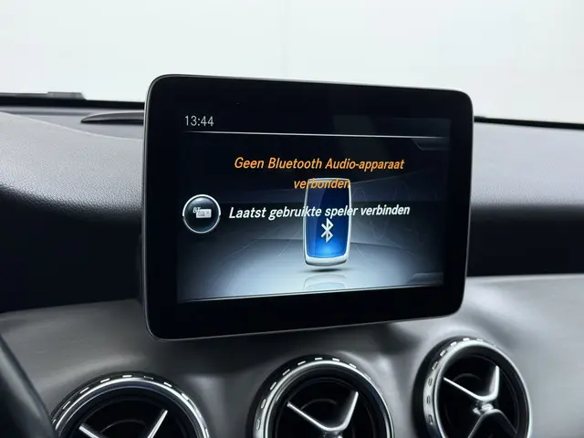 Mercedes-Benz GLA 180 AMG line 2016 Benzine 29