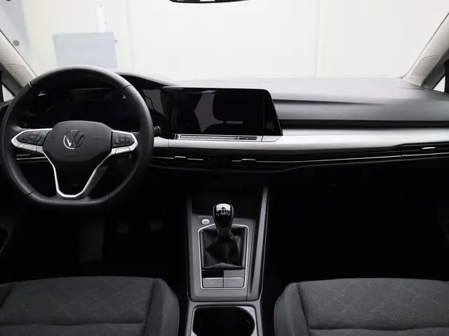 Volkswagen Golf 1.0TSI/110PK Life 2024 Benzine 4