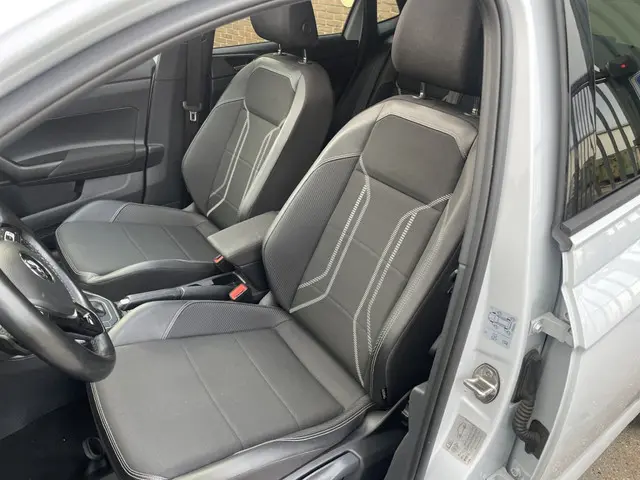 Volkswagen Polo 1.0 TSI R-Line DSG /Pano/ LED 2018 Benzine 10