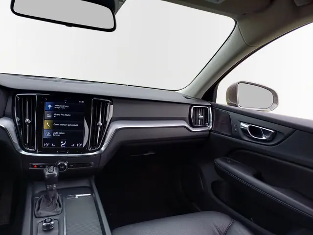 Volvo V60 2.0 T5 Momentum 2018 Benzine 24