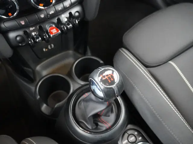 MINI Cooper Business 2018 Benzine 20