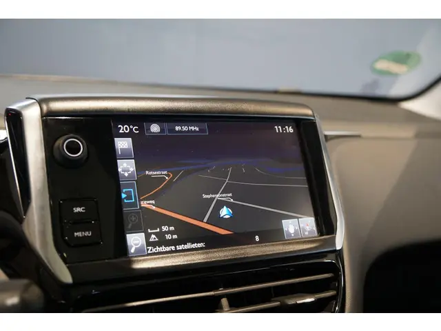 Peugeot 208 1.2 PureTech Allure 2017 Benzine 12