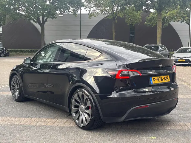 Tesla Model Y Performance AWD 75 kWh 2022 Elektrisch 3