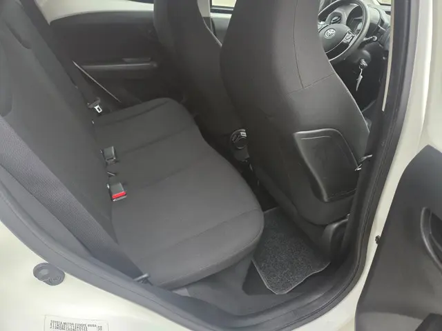 Toyota Aygo 1.0 VVT-i x-fun 5 deurs airco 2018 Benzine 17