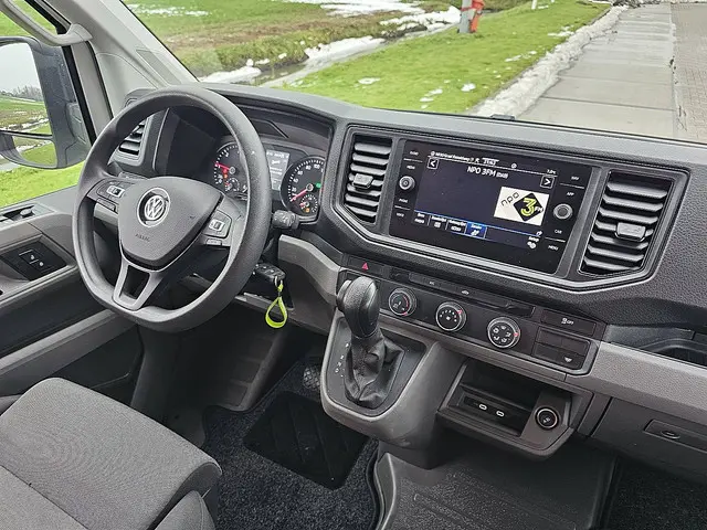 Volkswagen Crafter 35 2.0 2024 Diesel 8